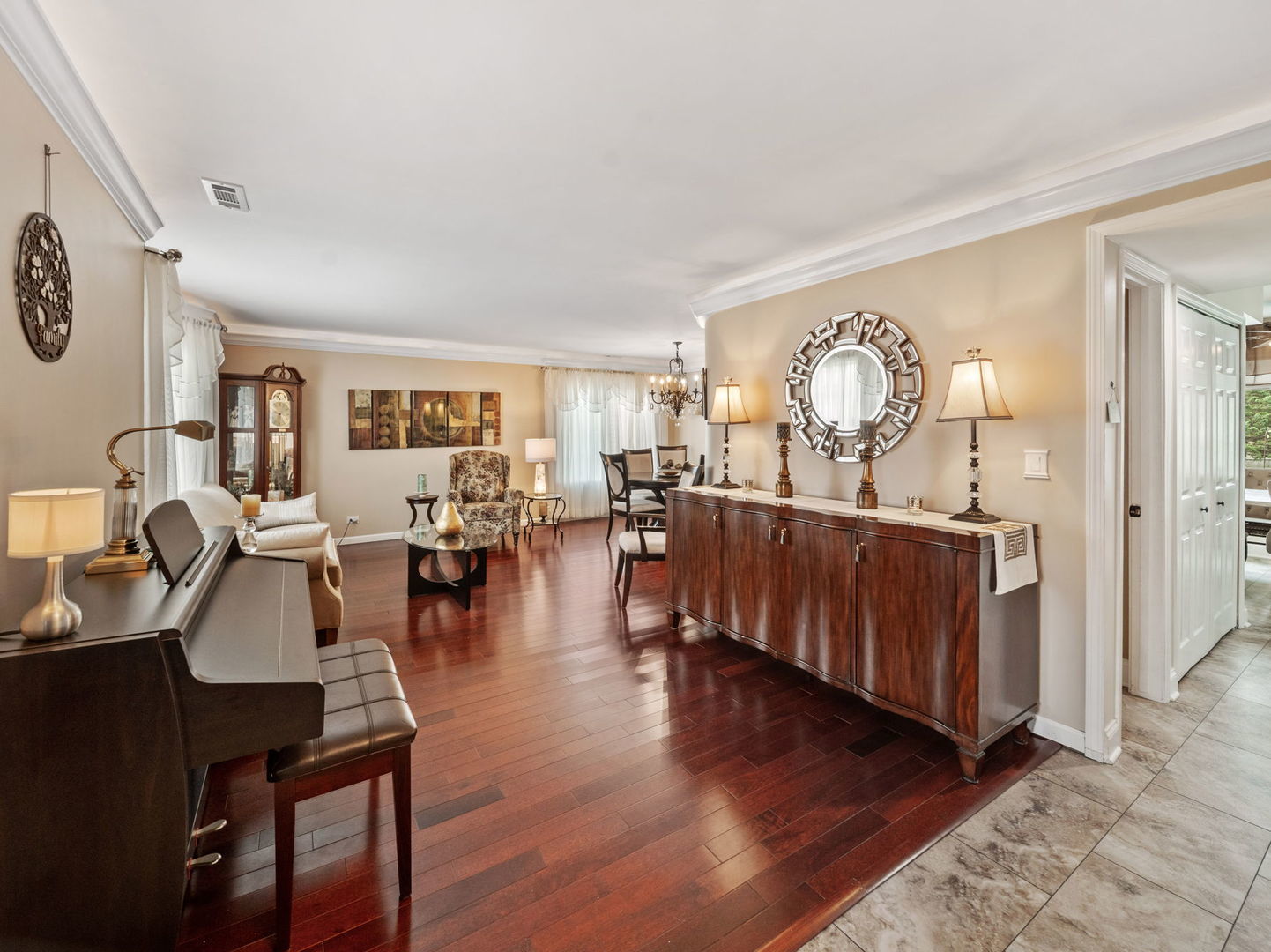 760 Thunderbird Trail Carol Stream IL 60188