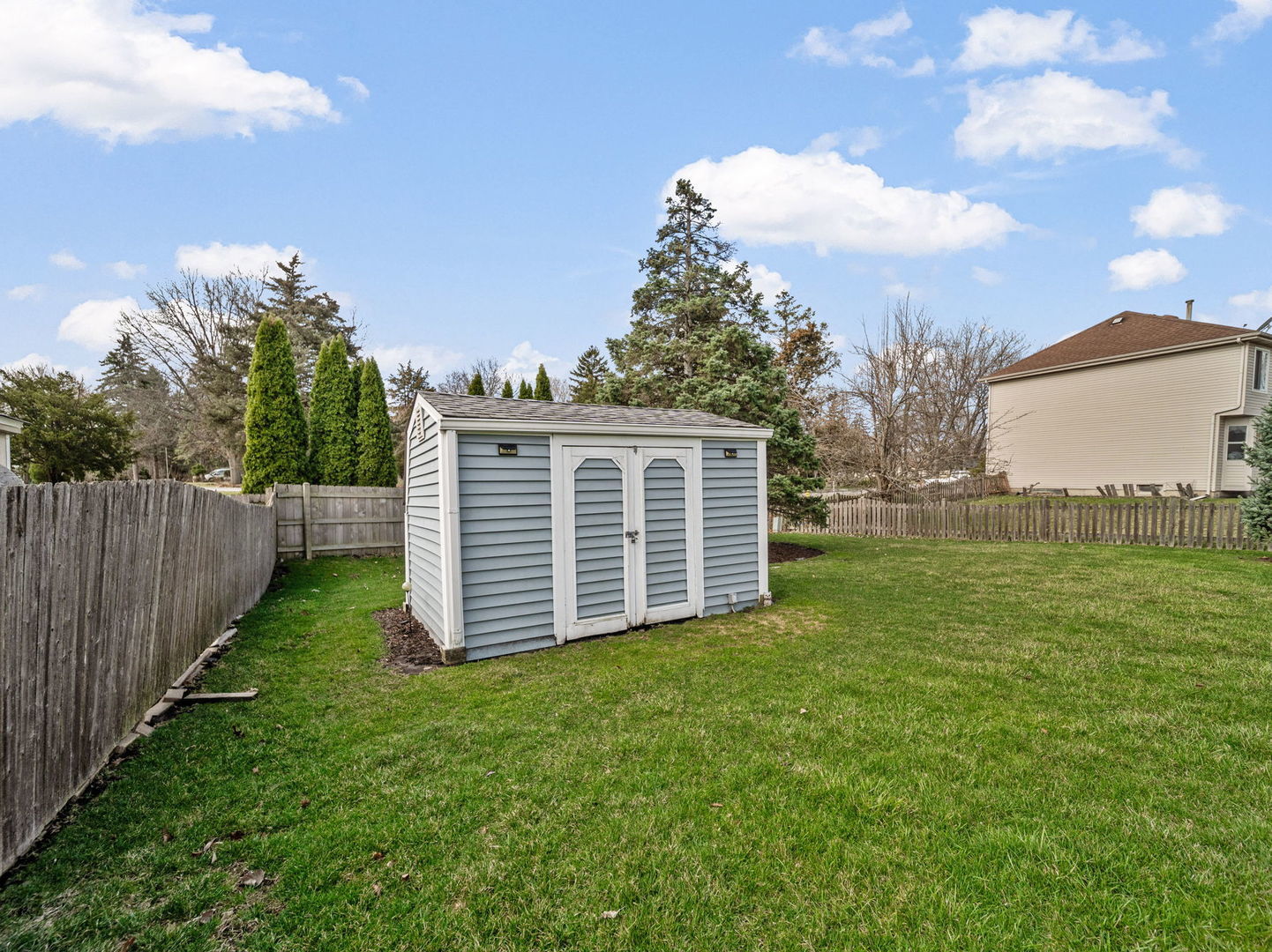760 Thunderbird Trail Carol Stream IL 60188