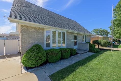 12912 West Playfield Drive Crestwood IL 60418
