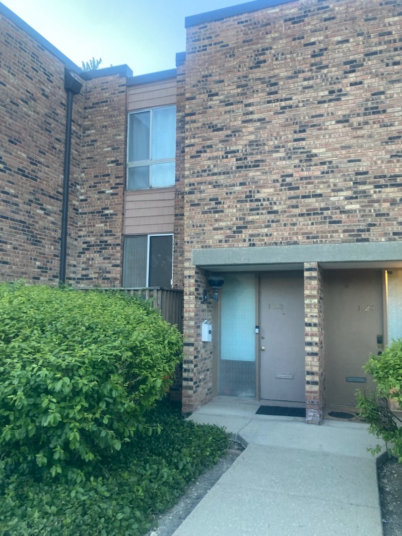 1620 Waxwing Court Schaumburg IL 60173