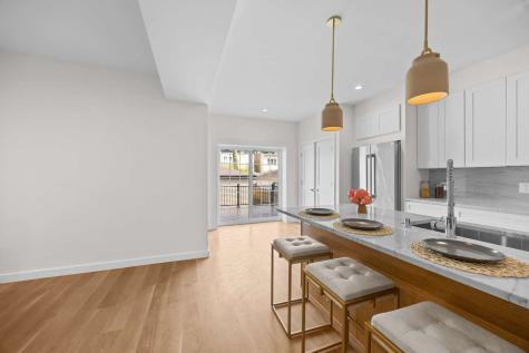 4437 North Whipple Street Chicago IL 60625