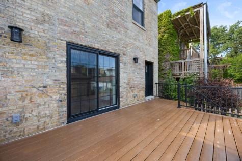 4437 North Whipple Street Chicago IL 60625
