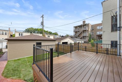 4437 North Whipple Street Chicago IL 60625