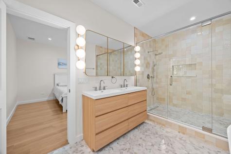 4437 North Whipple Street Chicago IL 60625