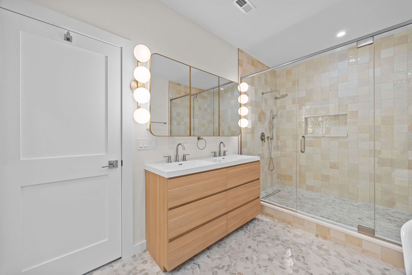 4437 North Whipple Street Chicago IL 60625