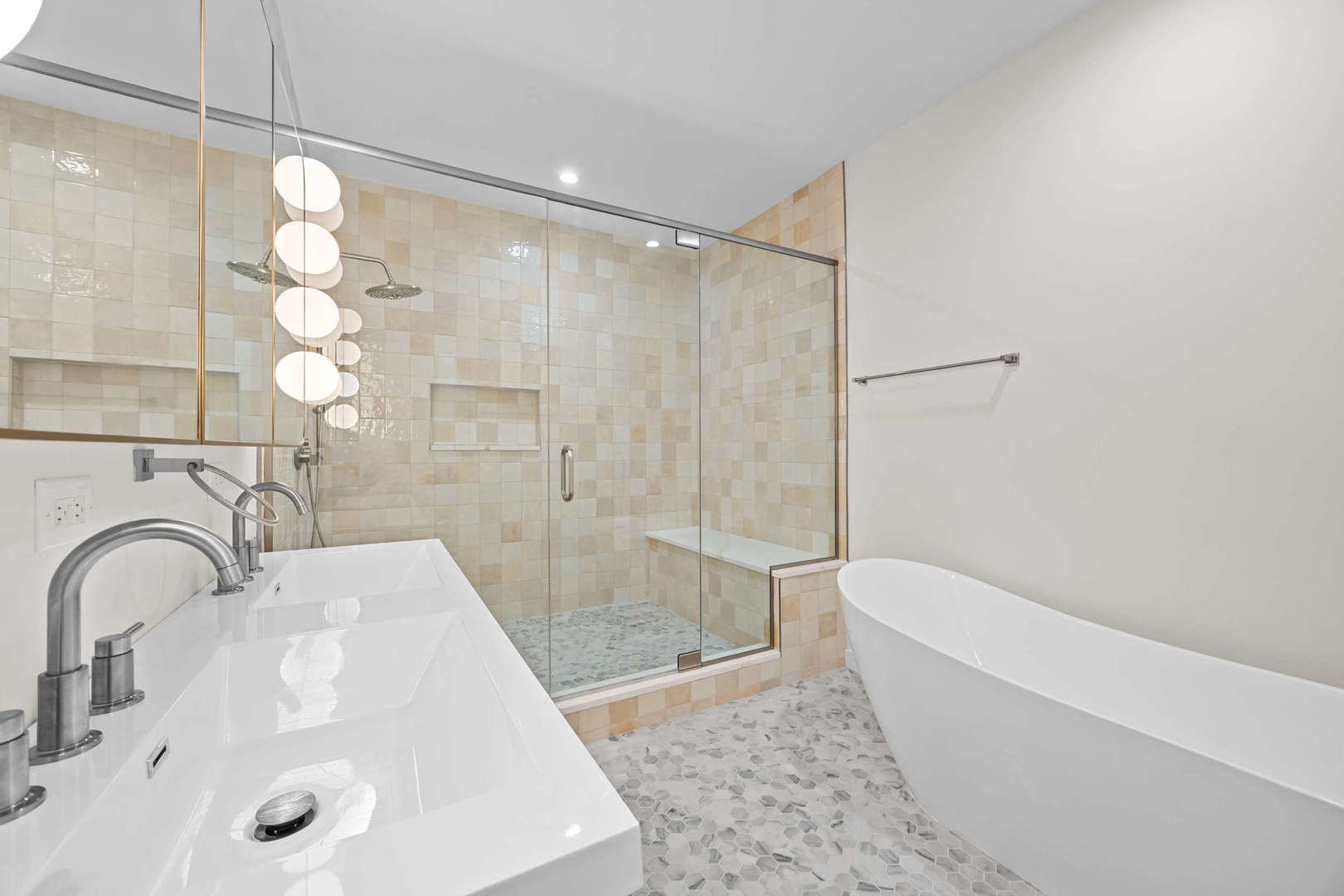 4437 North Whipple Street Chicago IL 60625