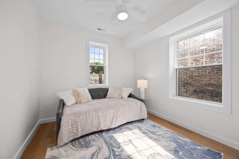 4437 North Whipple Street Chicago IL 60625