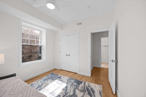 4437 North Whipple Street Chicago IL 60625