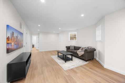 4437 North Whipple Street Chicago IL 60625