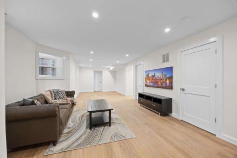 4437 North Whipple Street Chicago IL 60625