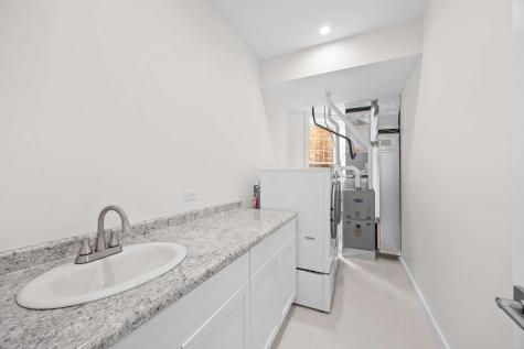 4437 North Whipple Street Chicago IL 60625