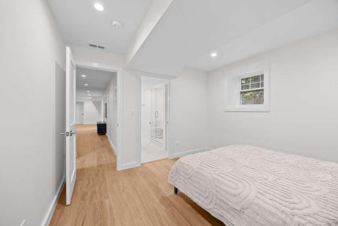 4437 North Whipple Street Chicago IL 60625