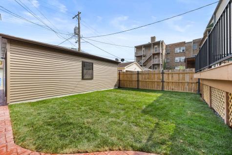 4437 North Whipple Street Chicago IL 60625