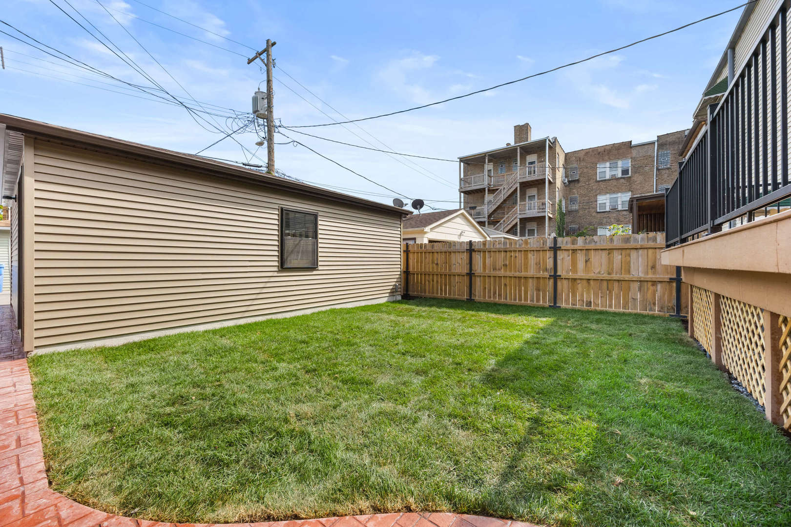 4437 North Whipple Street Chicago IL 60625