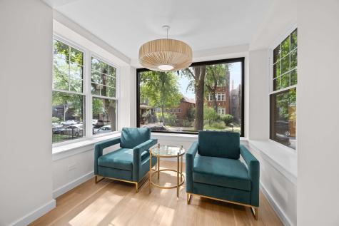 4437 North Whipple Street Chicago IL 60625