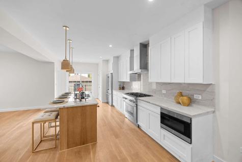 4437 North Whipple Street Chicago IL 60625