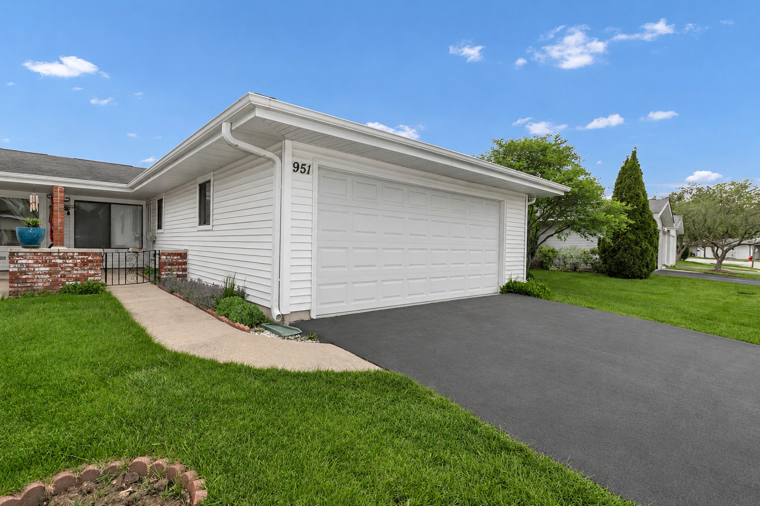 951 Chelsea Lane Schaumburg IL 60193