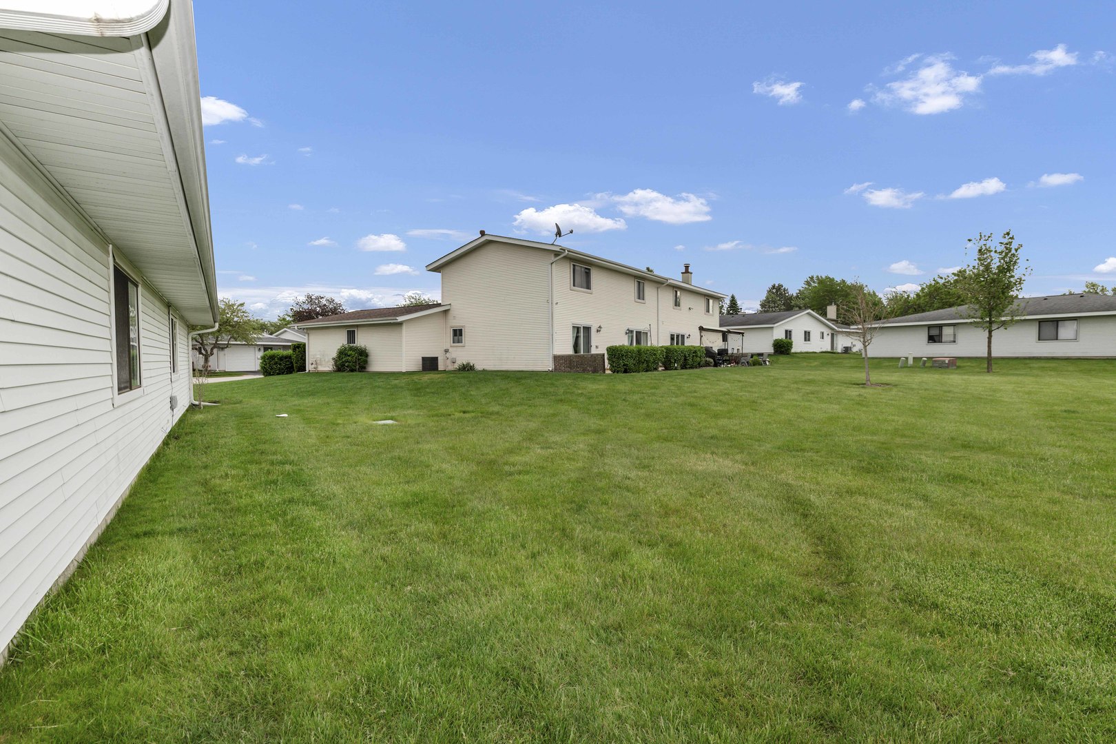 951 Chelsea Lane Schaumburg IL 60193