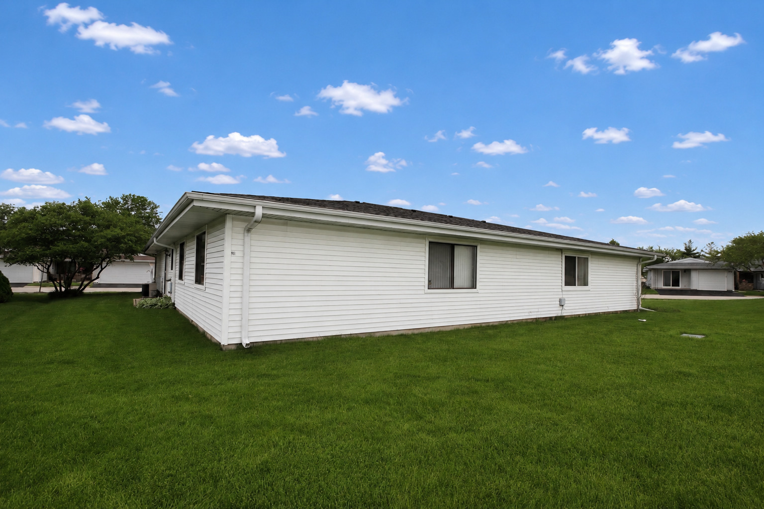951 Chelsea Lane Schaumburg IL 60193