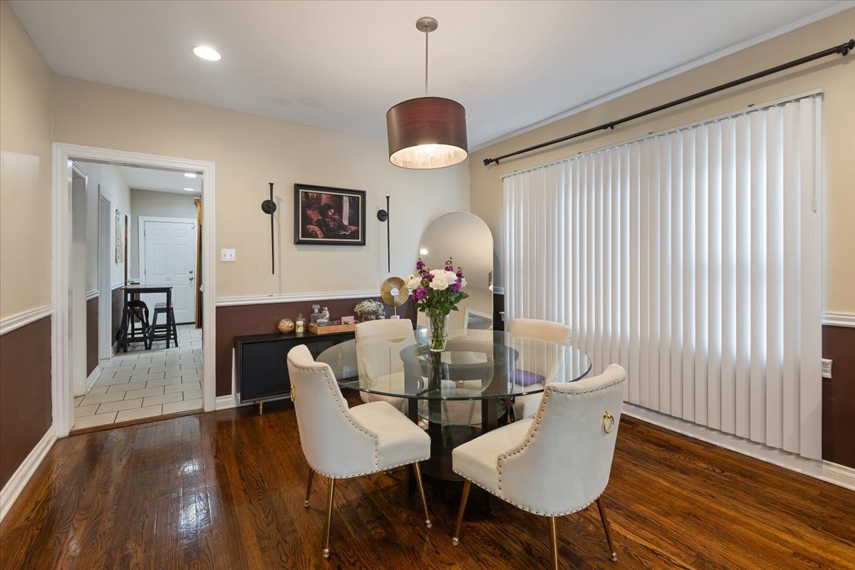 8225 South Manistee Avenue Chicago IL 60617