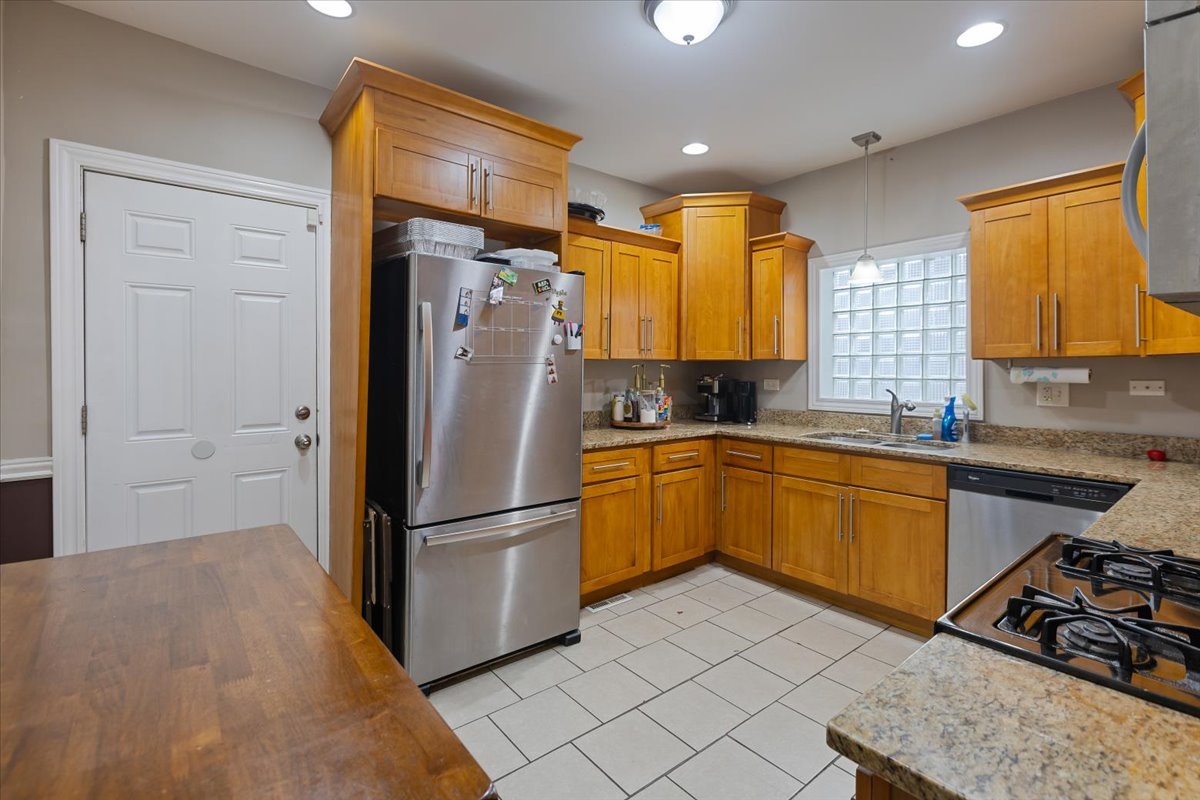 8225 South Manistee Avenue Chicago IL 60617