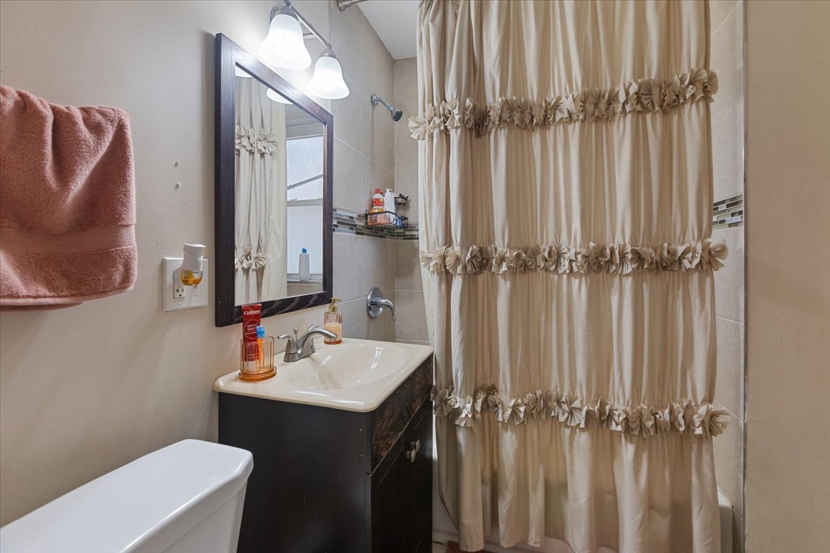 8225 South Manistee Avenue Chicago IL 60617