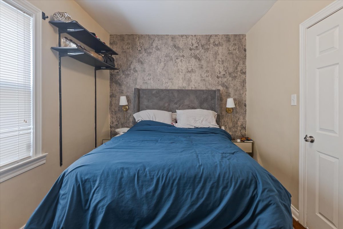 8225 South Manistee Avenue Chicago IL 60617