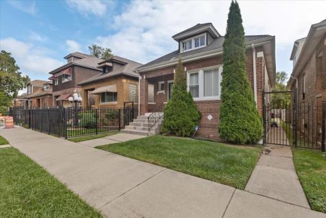 8225 South Manistee Avenue Chicago IL 60617