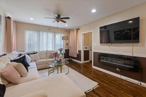 8225 South Manistee Avenue Chicago IL 60617
