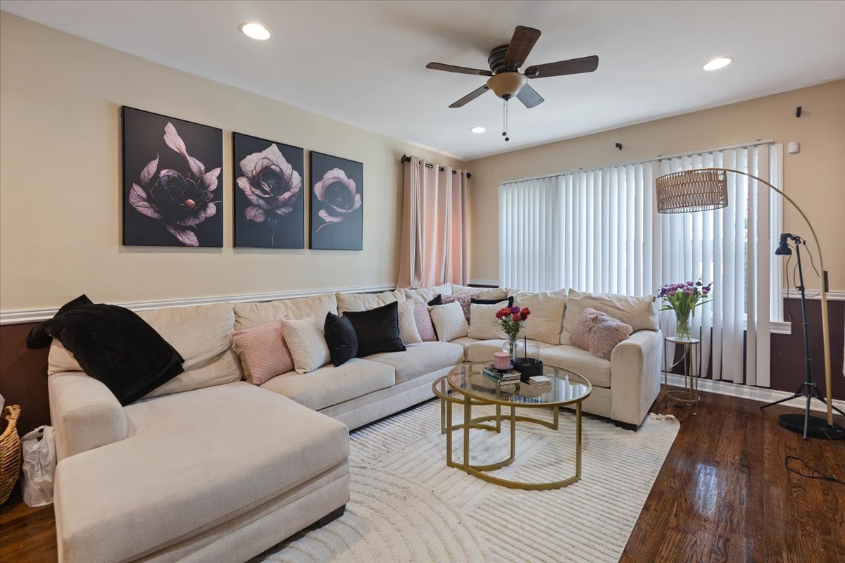 8225 South Manistee Avenue Chicago IL 60617