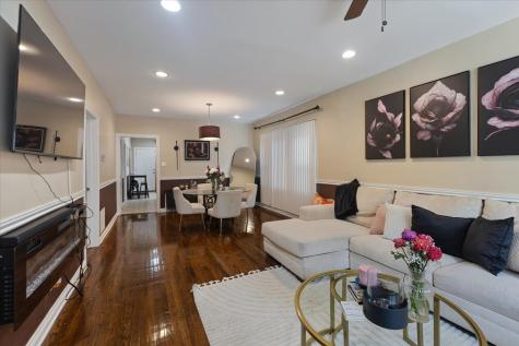 8225 South Manistee Avenue Chicago IL 60617