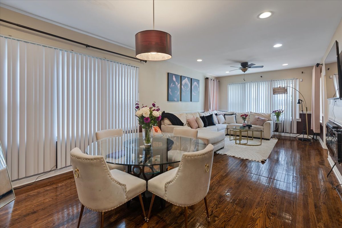 8225 South Manistee Avenue Chicago IL 60617