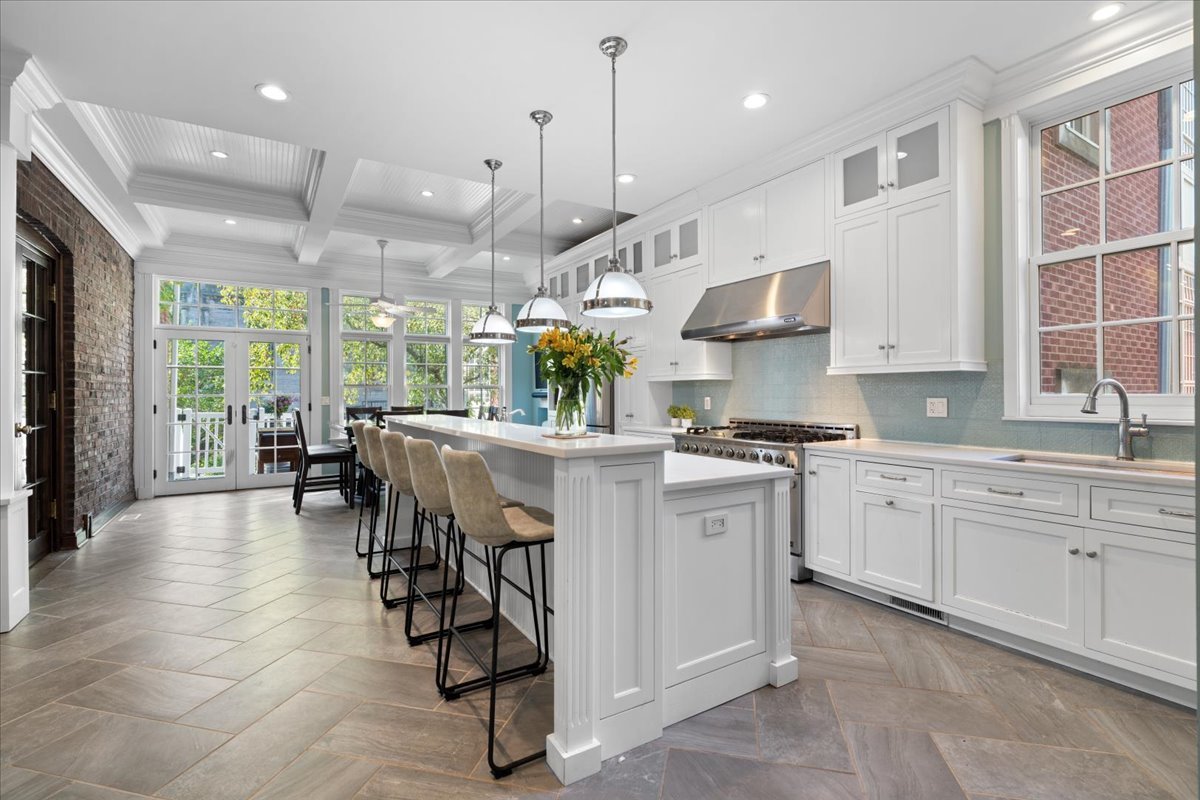 5638 South Woodlawn Avenue Chicago IL 60637