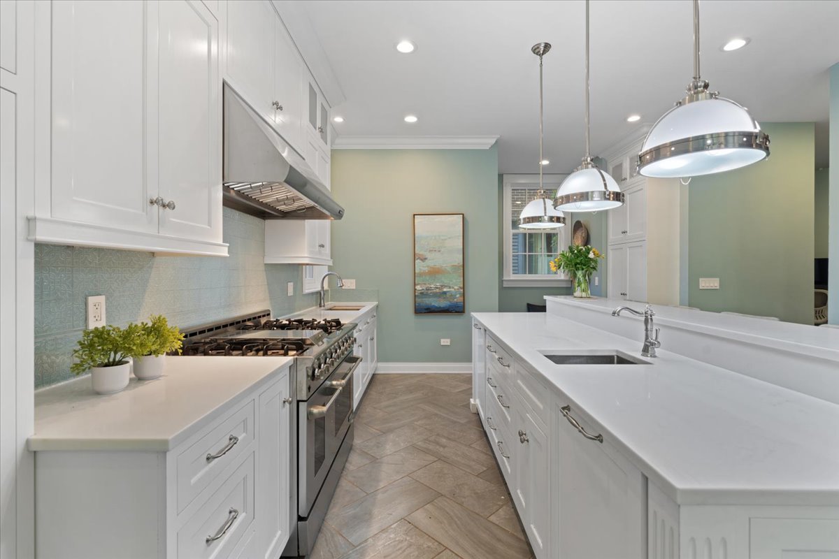 5638 South Woodlawn Avenue Chicago IL 60637