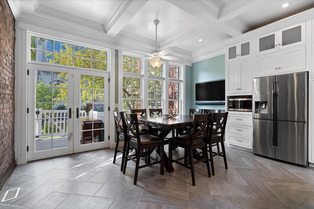 5638 South Woodlawn Avenue Chicago IL 60637