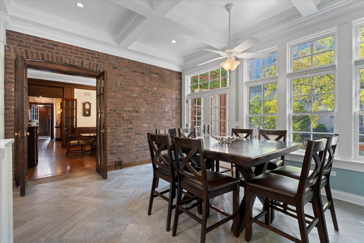 5638 South Woodlawn Avenue Chicago IL 60637