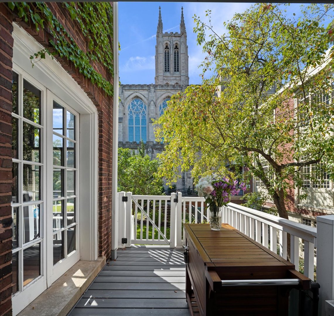 5638 South Woodlawn Avenue Chicago IL 60637