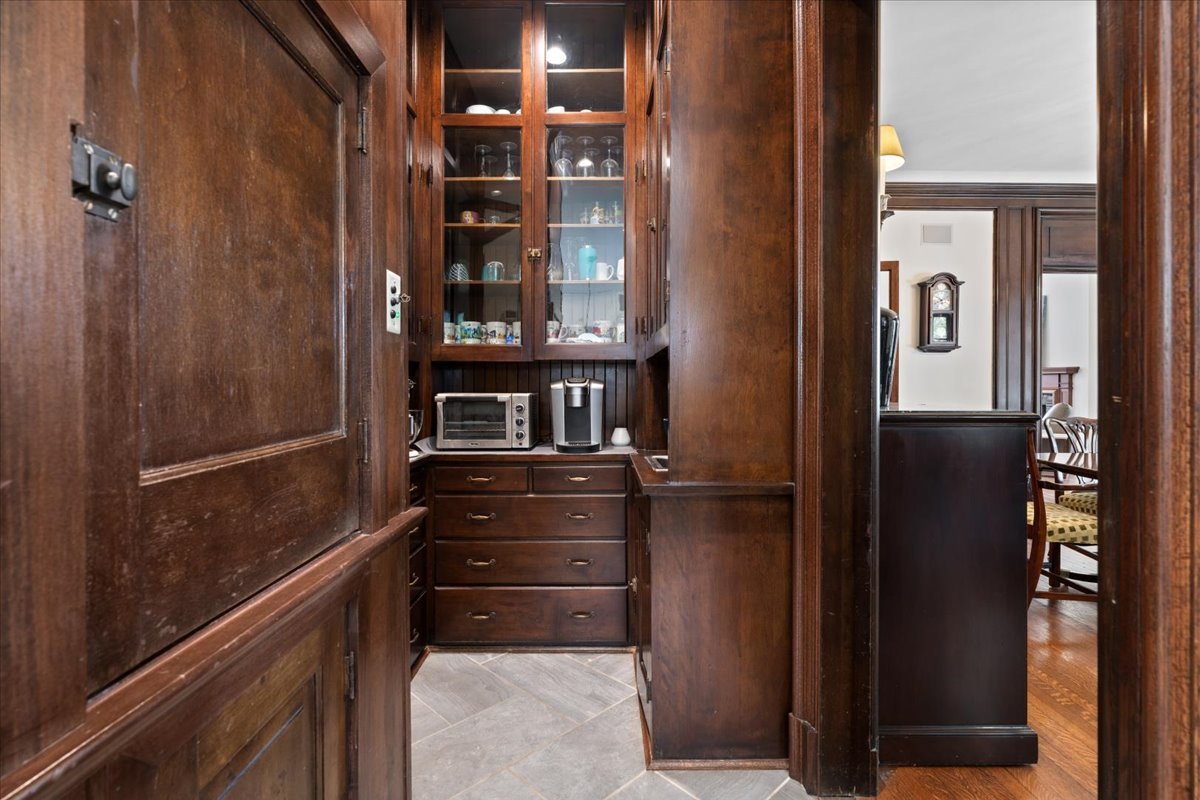 5638 South Woodlawn Avenue Chicago IL 60637