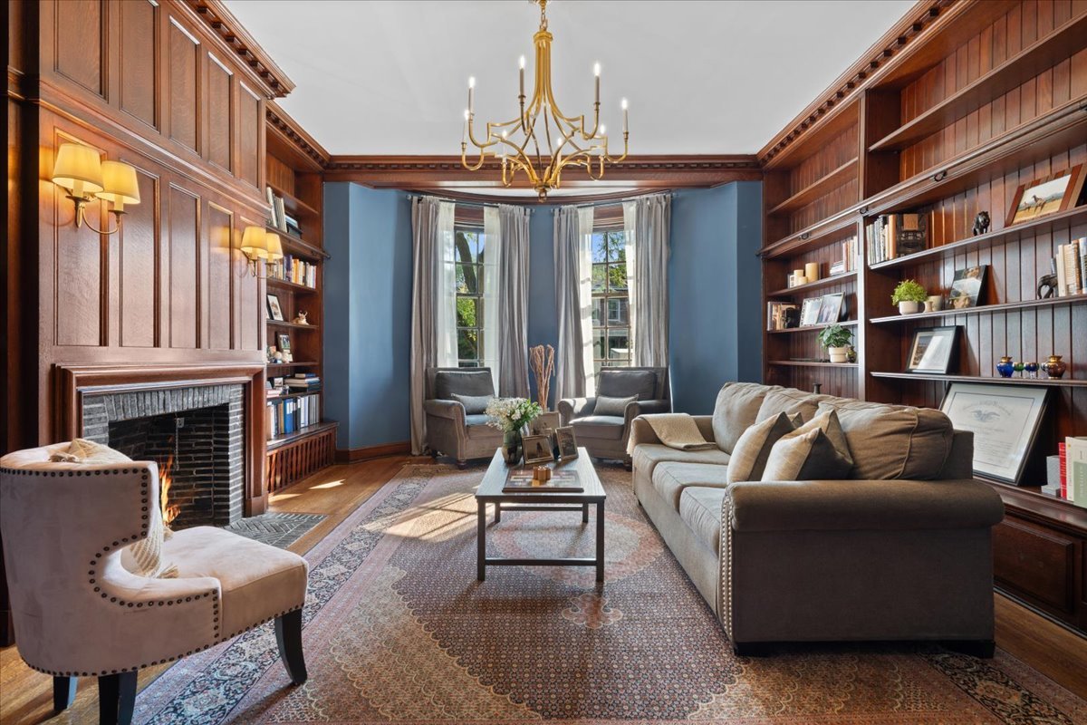 5638 South Woodlawn Avenue Chicago IL 60637