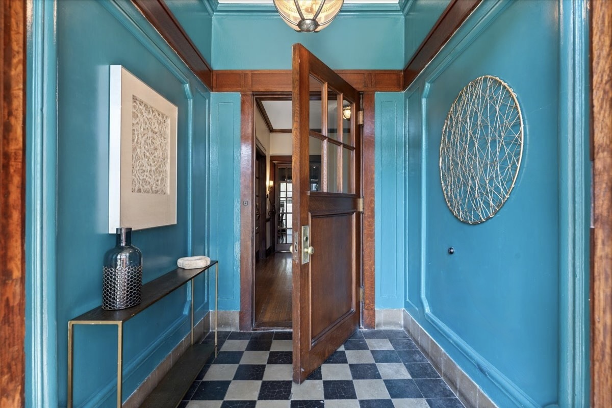 5638 South Woodlawn Avenue Chicago IL 60637