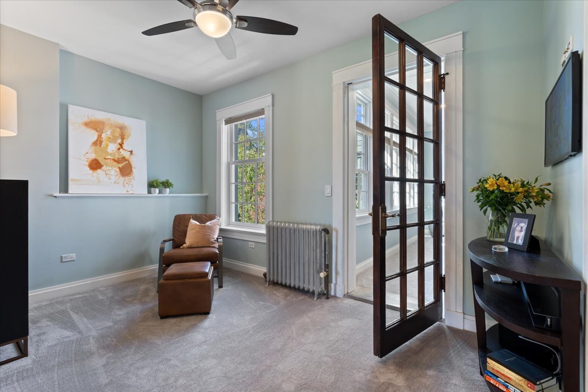 5638 South Woodlawn Avenue Chicago IL 60637