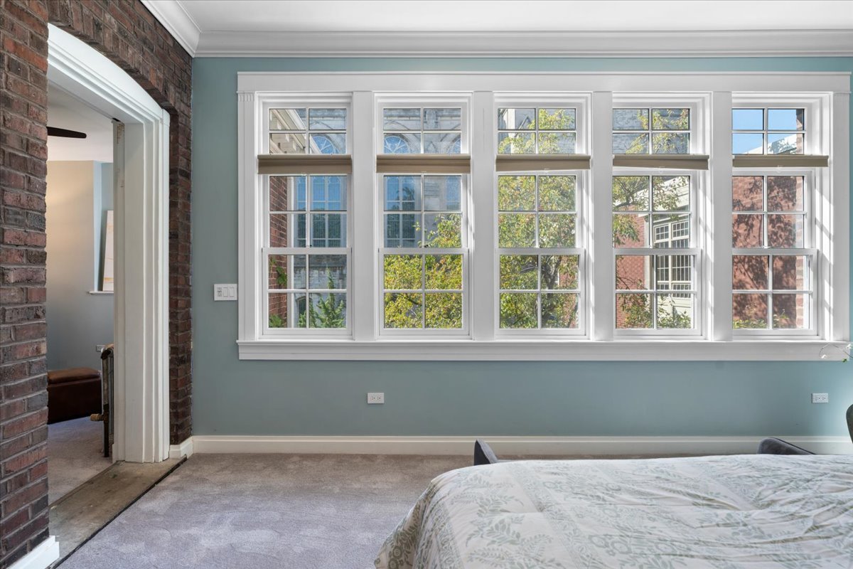 5638 South Woodlawn Avenue Chicago IL 60637