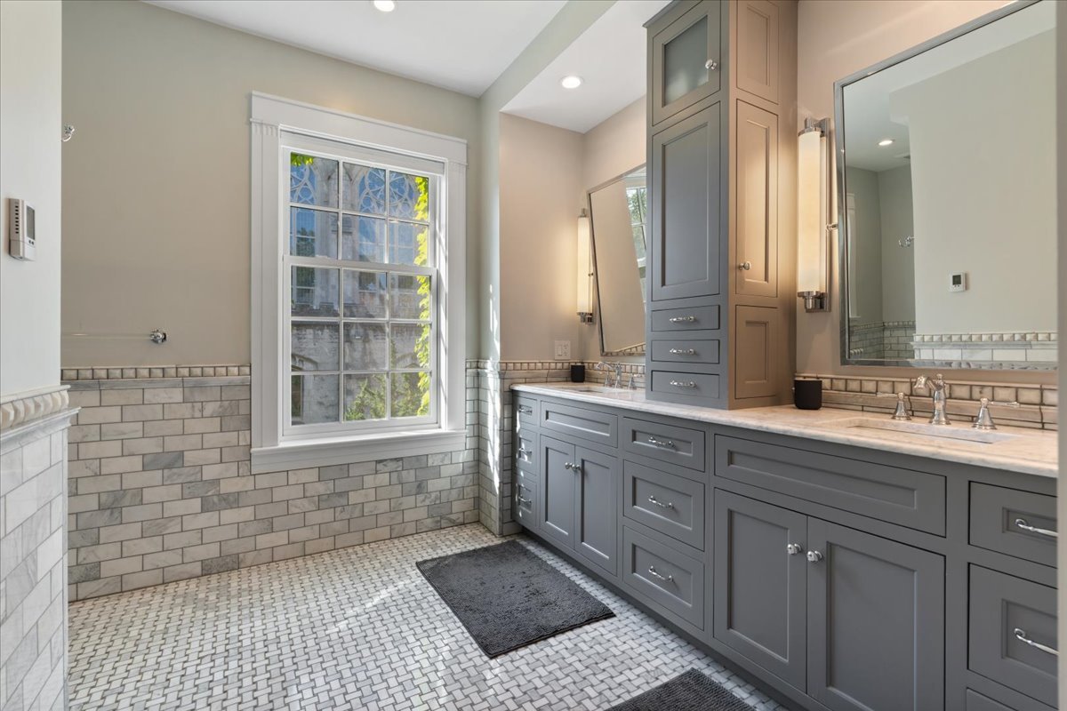 5638 South Woodlawn Avenue Chicago IL 60637