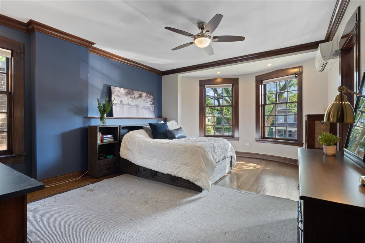 5638 South Woodlawn Avenue Chicago IL 60637