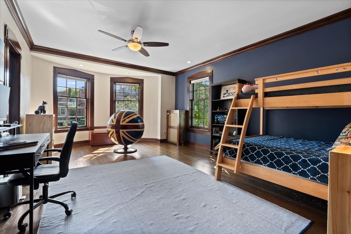 5638 South Woodlawn Avenue Chicago IL 60637