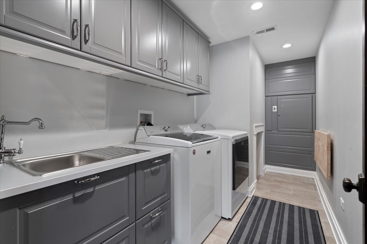 5638 South Woodlawn Avenue Chicago IL 60637