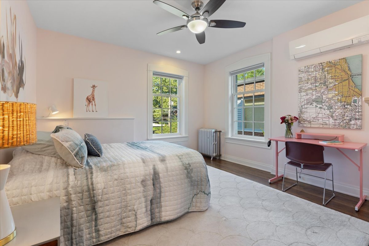 5638 South Woodlawn Avenue Chicago IL 60637