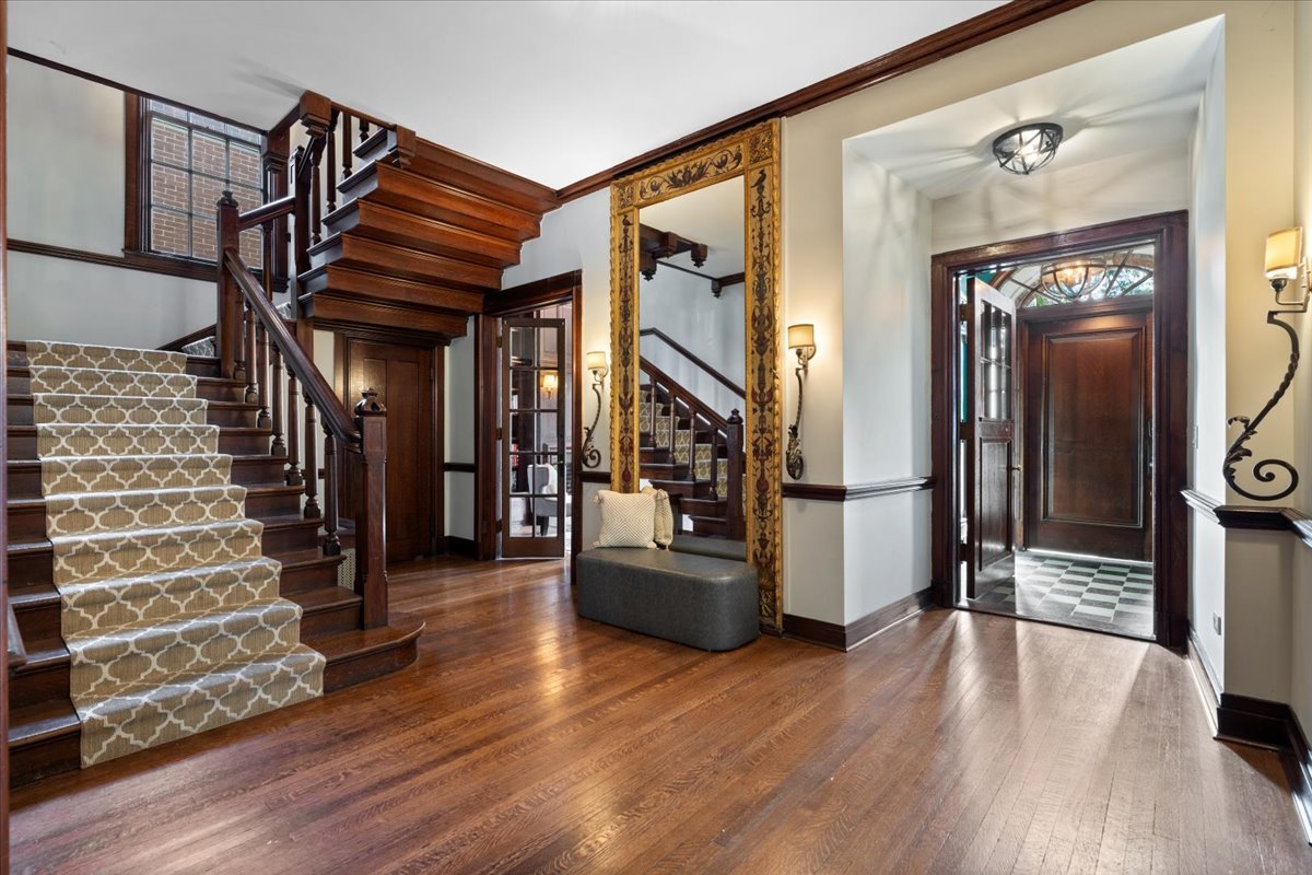 5638 South Woodlawn Avenue Chicago IL 60637