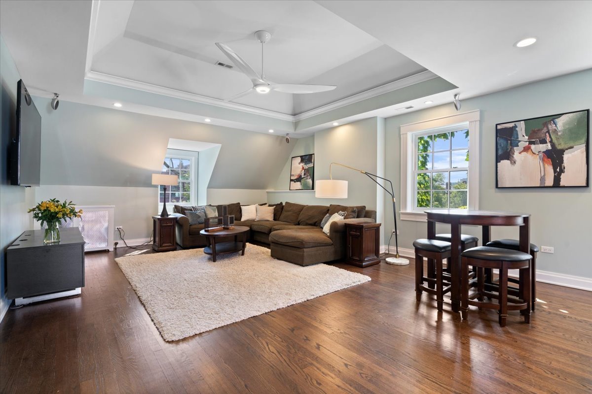 5638 South Woodlawn Avenue Chicago IL 60637