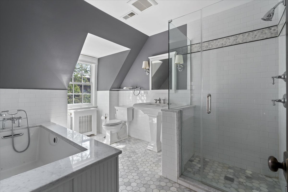 5638 South Woodlawn Avenue Chicago IL 60637